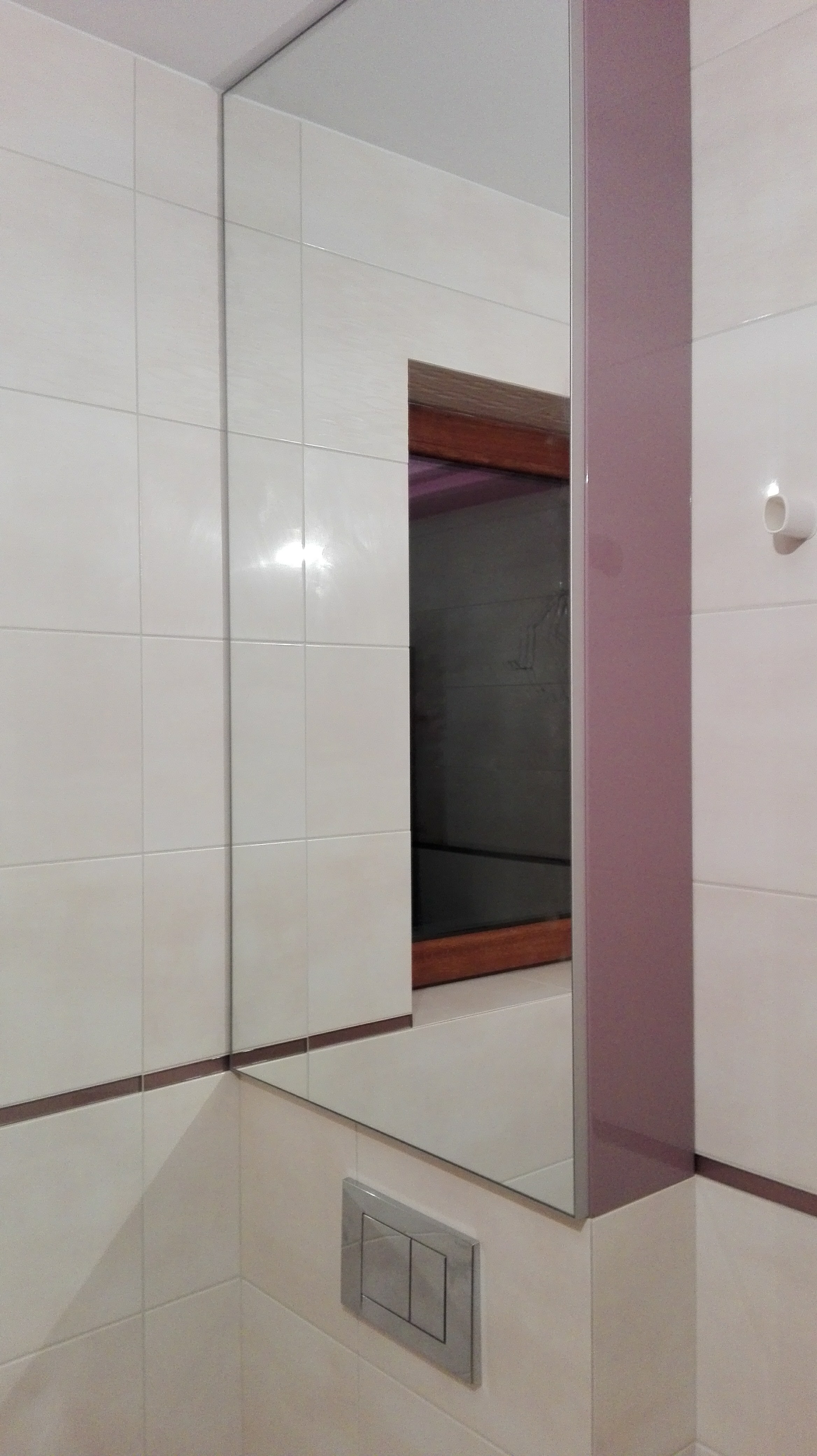 Różowa błyszcząca łazienka 2