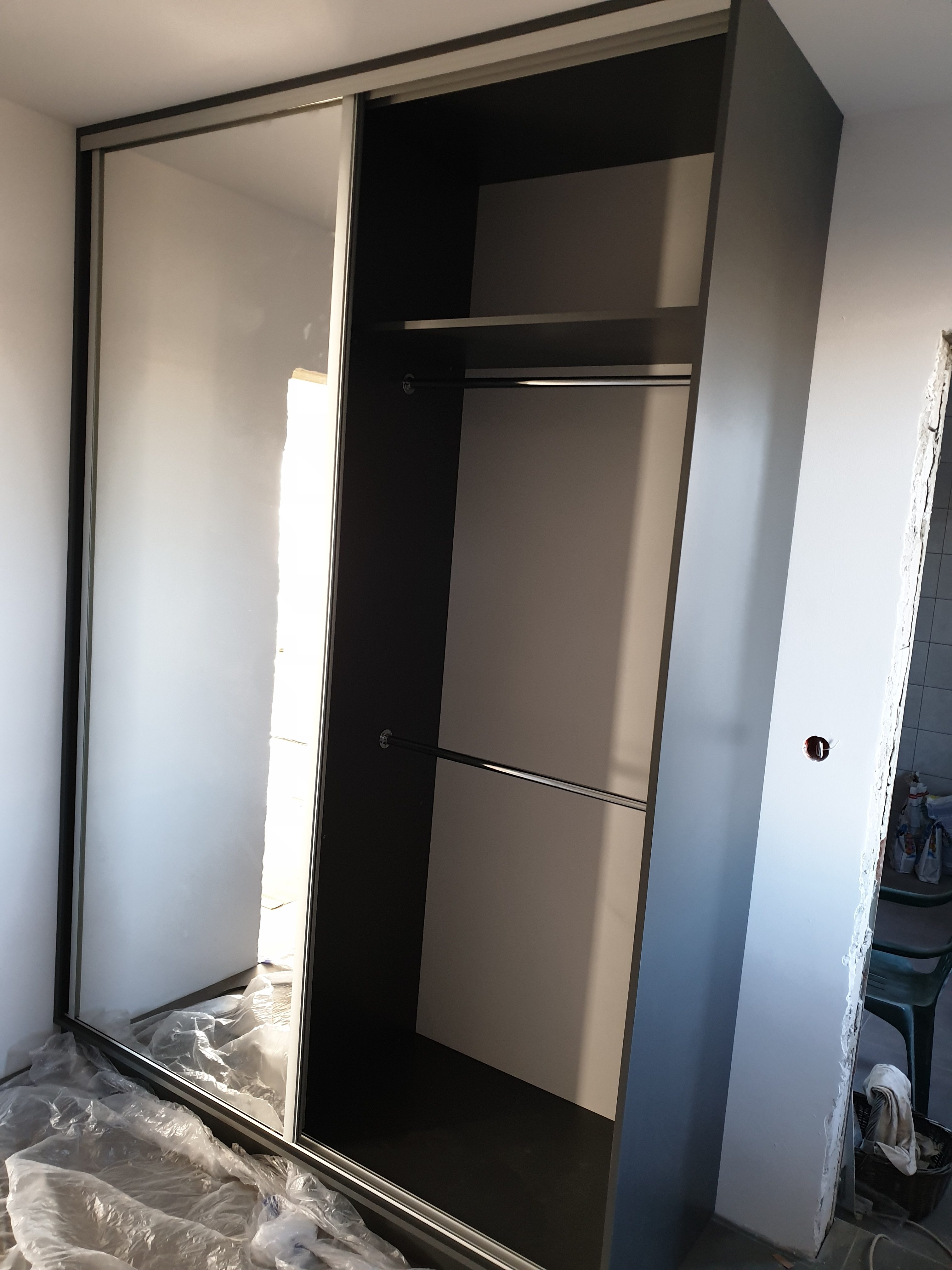 Szafa przesuwna z lustrem3