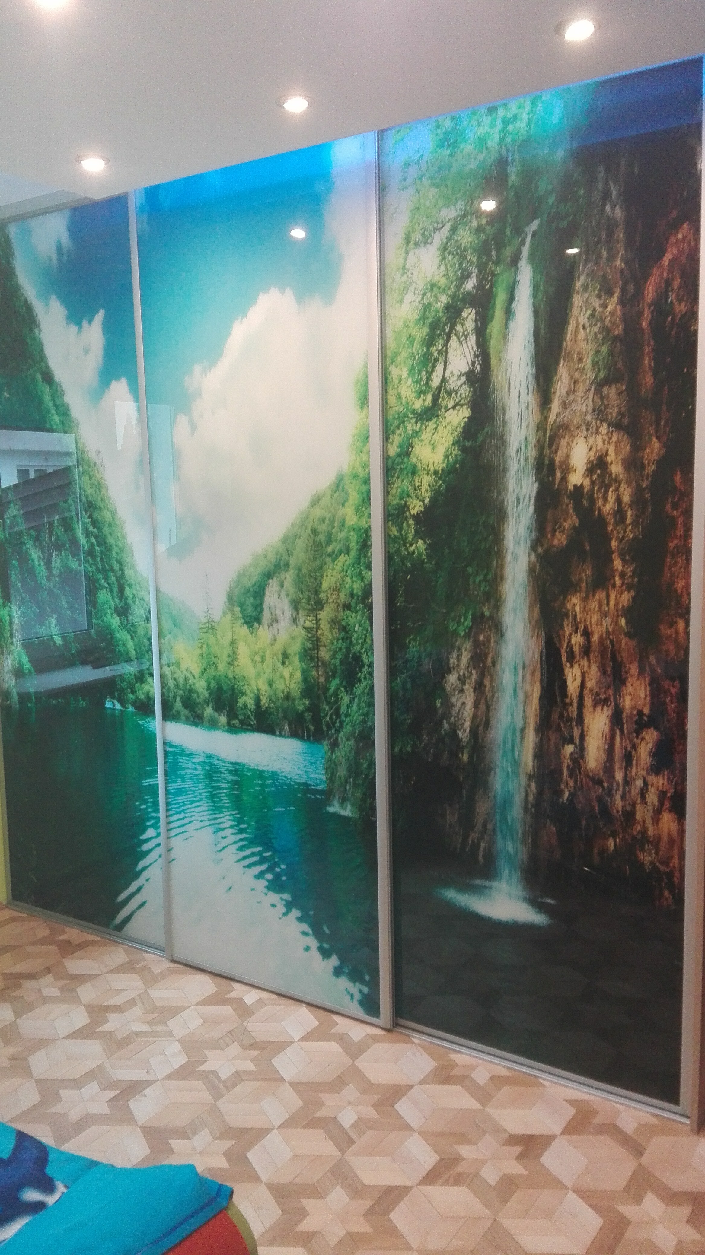 szafa przesuwna z grafiką