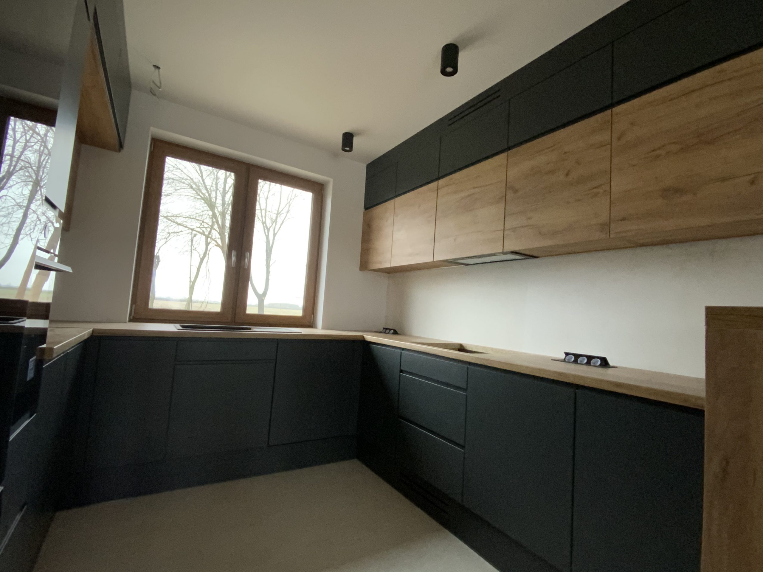 EC40B2BC-7643-489A-AC96-D3F5AFF05B75