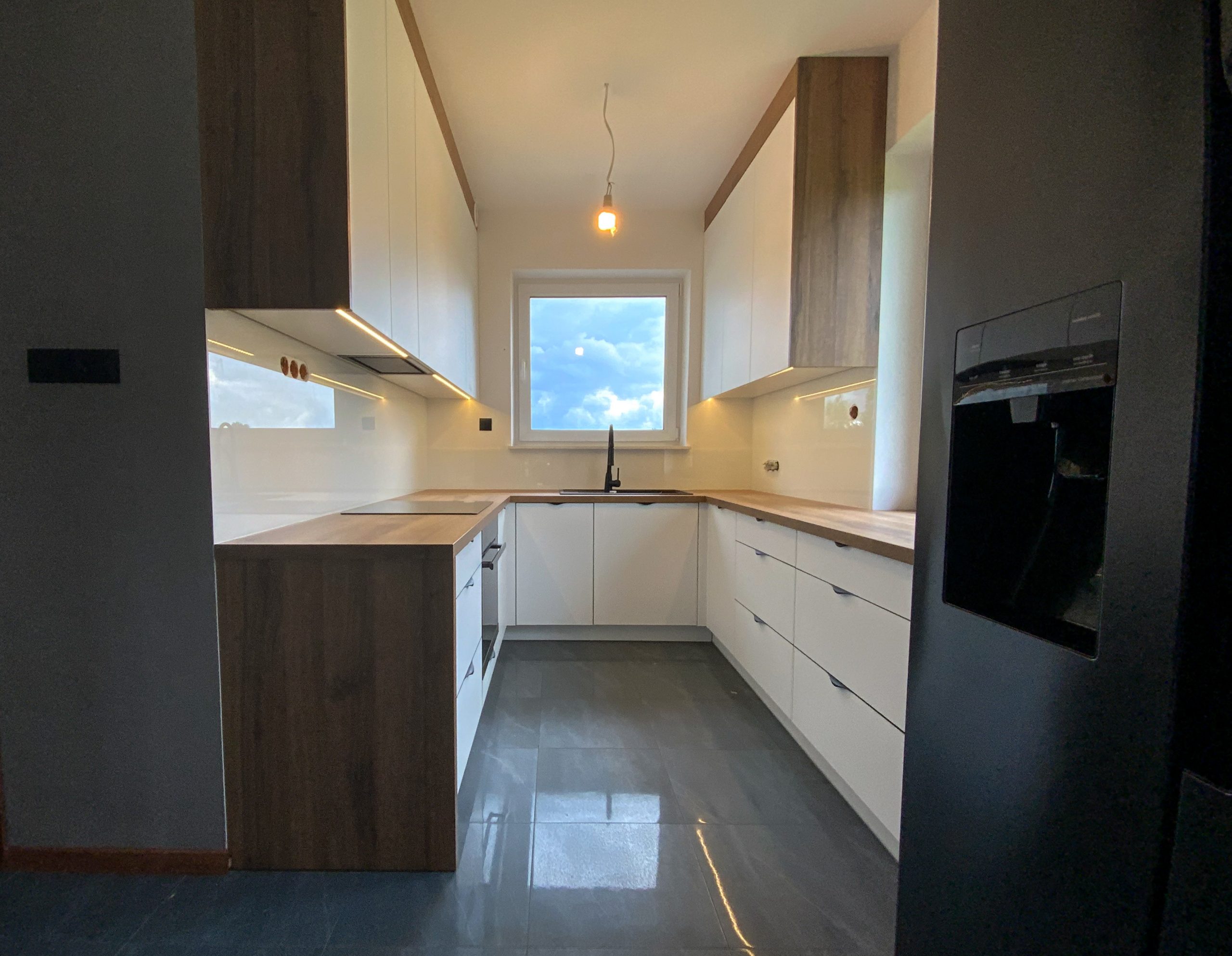 3_czarna lodowka (7)