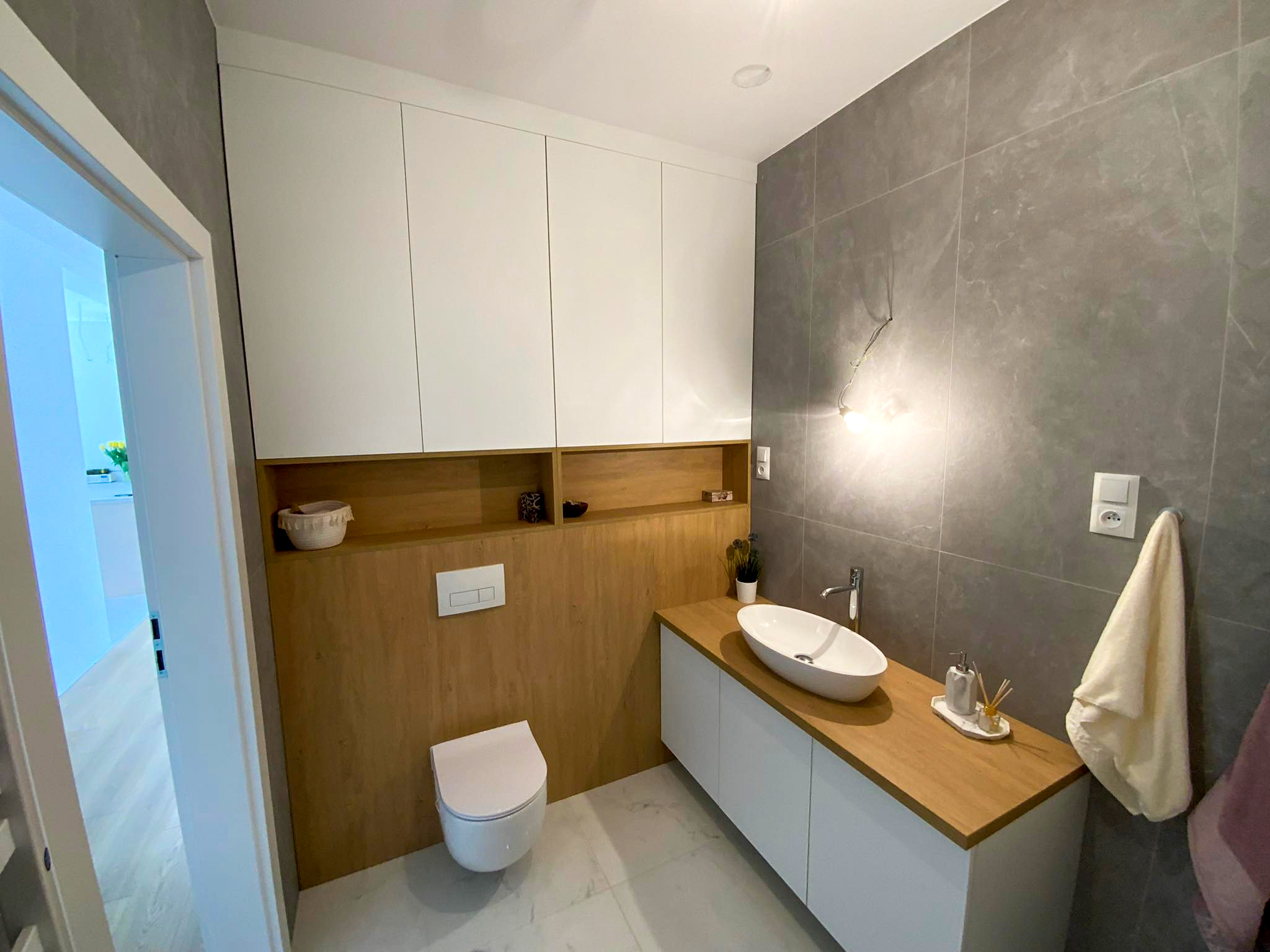 ŁAIZNEKA (1) ŁAIZNEKA (1)