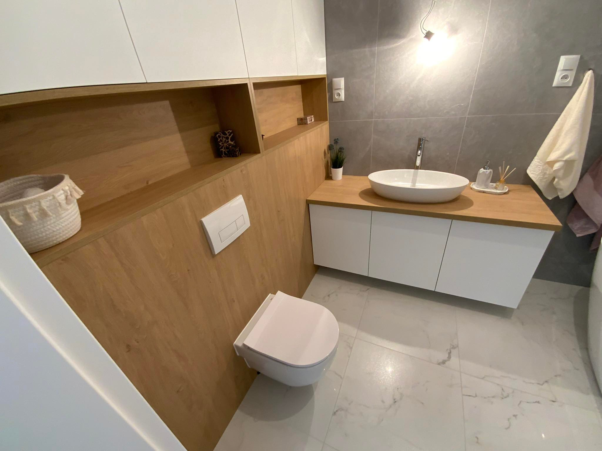 ŁAIZNEKA (4) ŁAIZNEKA (4)