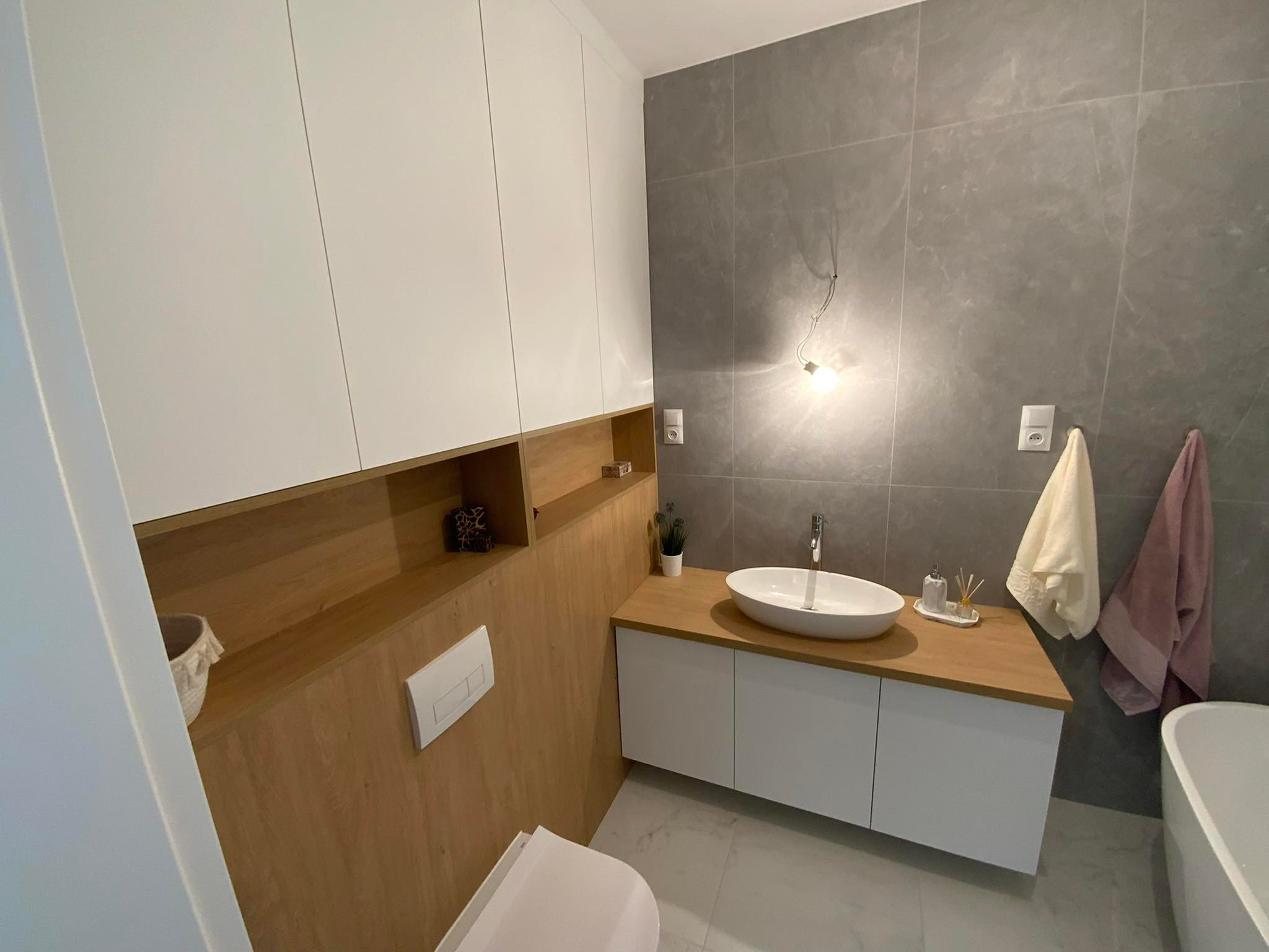 ŁAIZNEKA (8) ŁAIZNEKA (8)