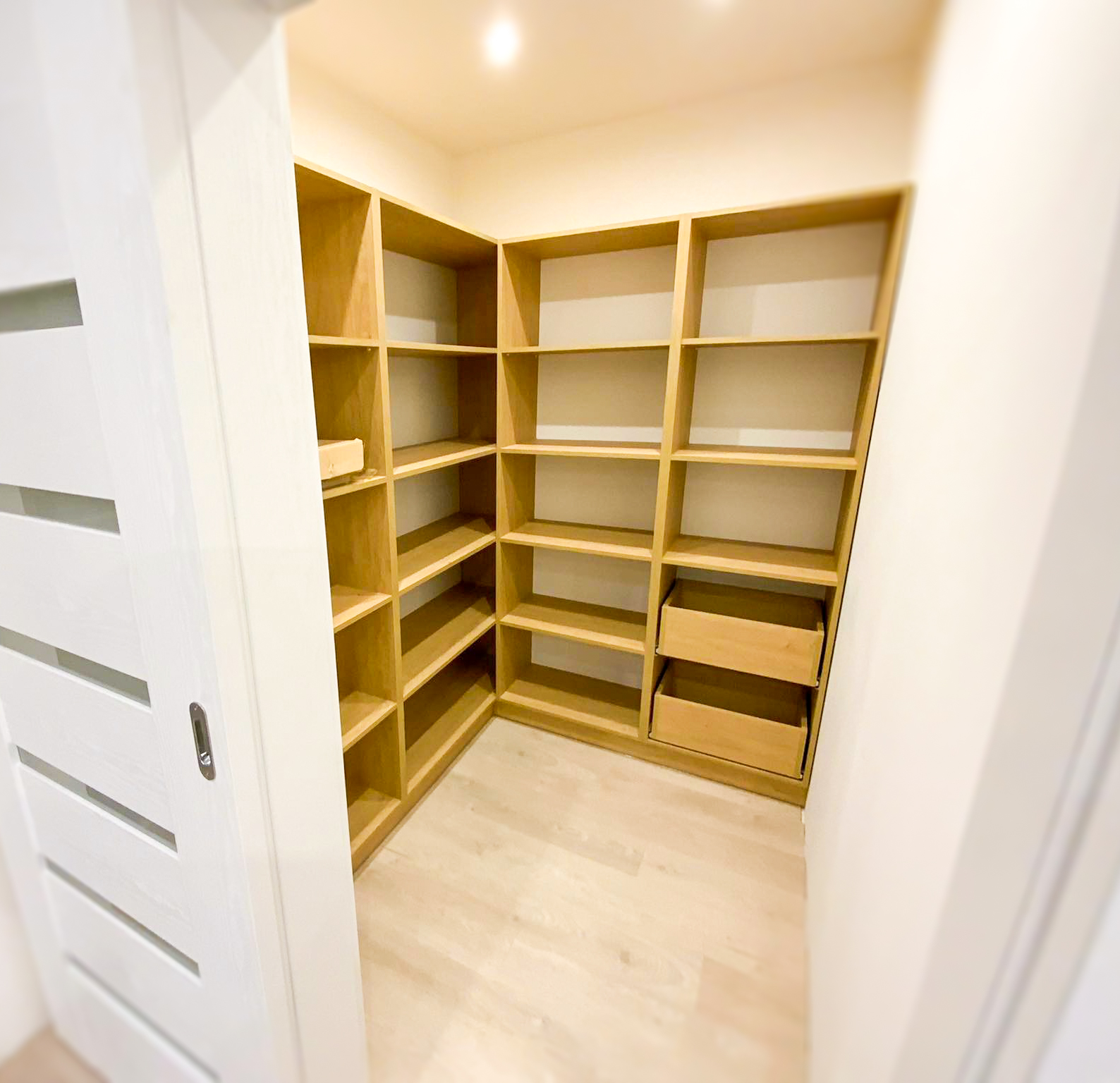 Garderoba - Twoja Przestrzeń na Modę i Porządek