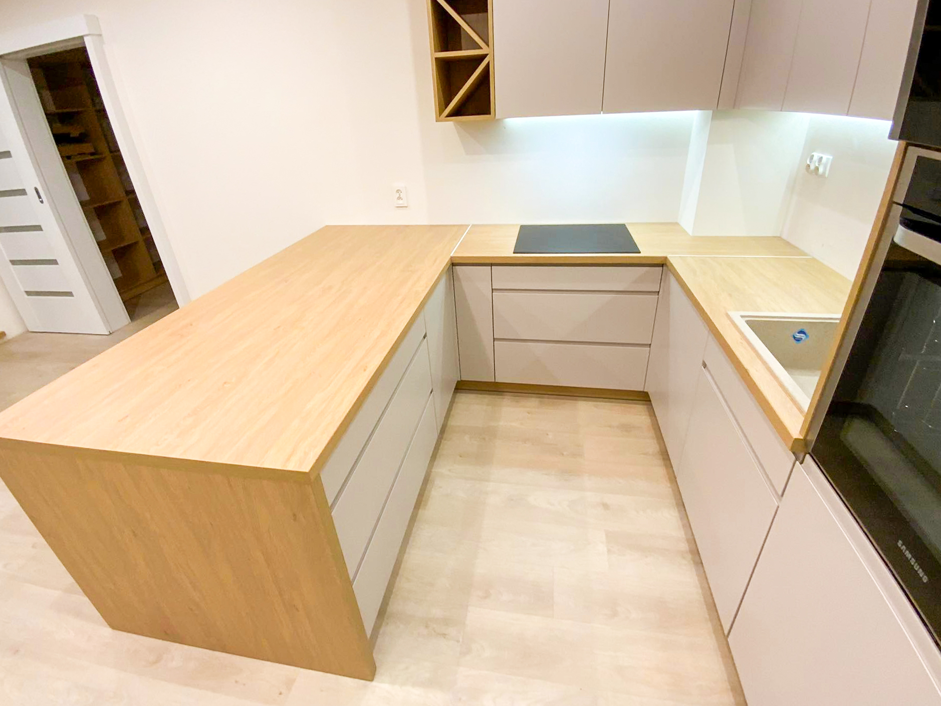 Półka na Wino - Eleganckie Przechowywanie Twojej Kolekcji