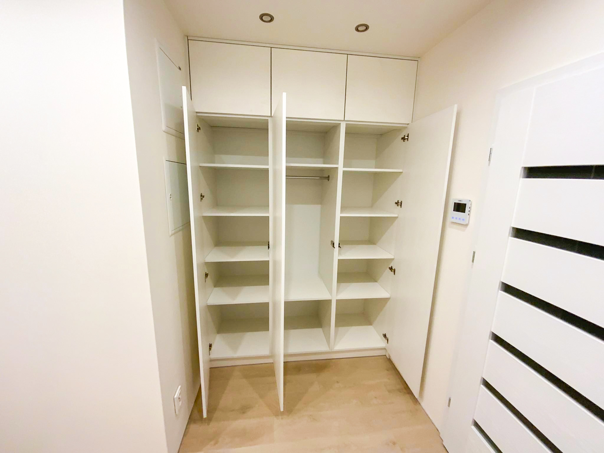 Szafa w Przedpokoju - Porządek i Elegancja na Wyciągnięcie Ręki