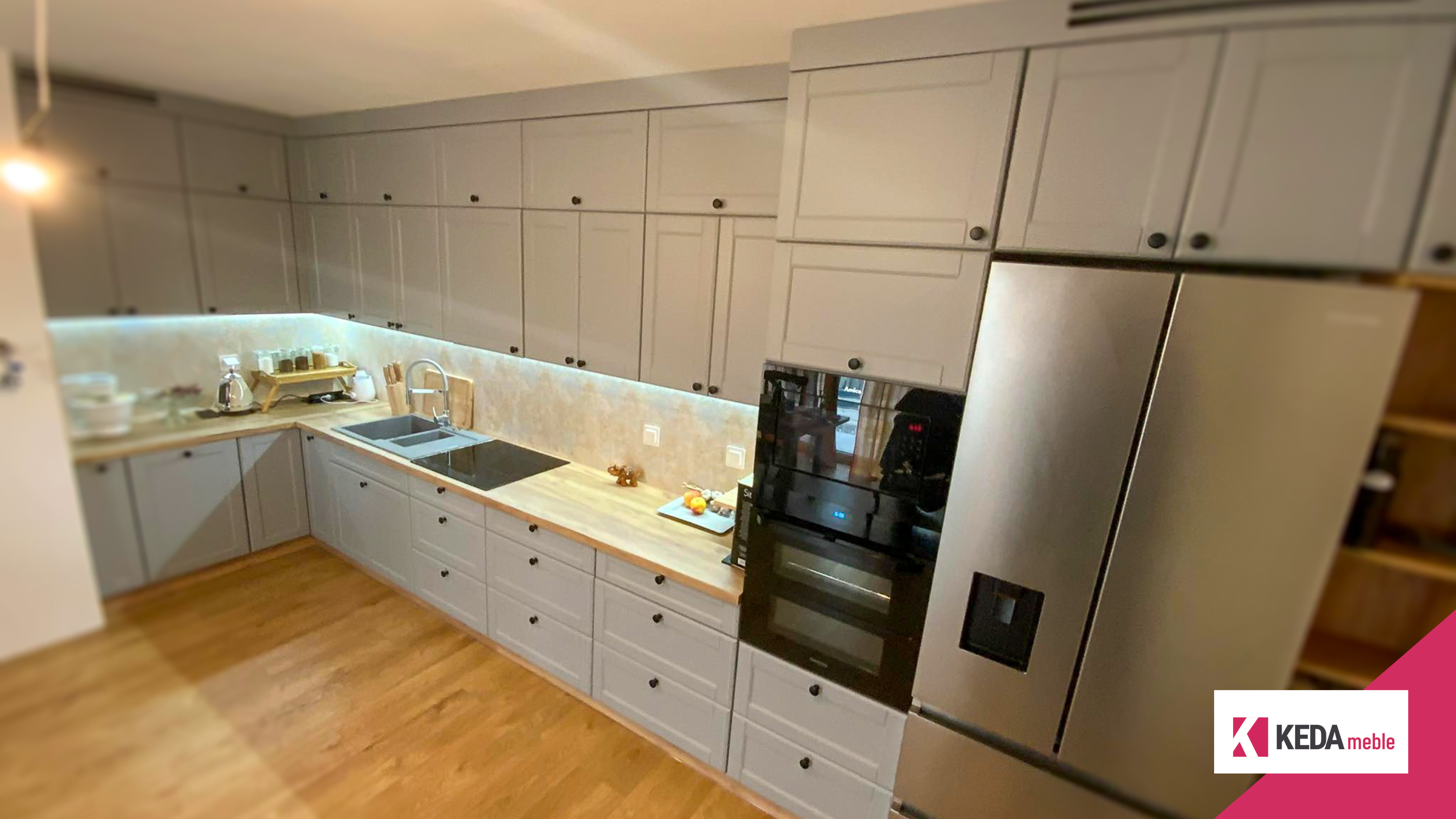 Kuchnia w stylu angielskim z szarością