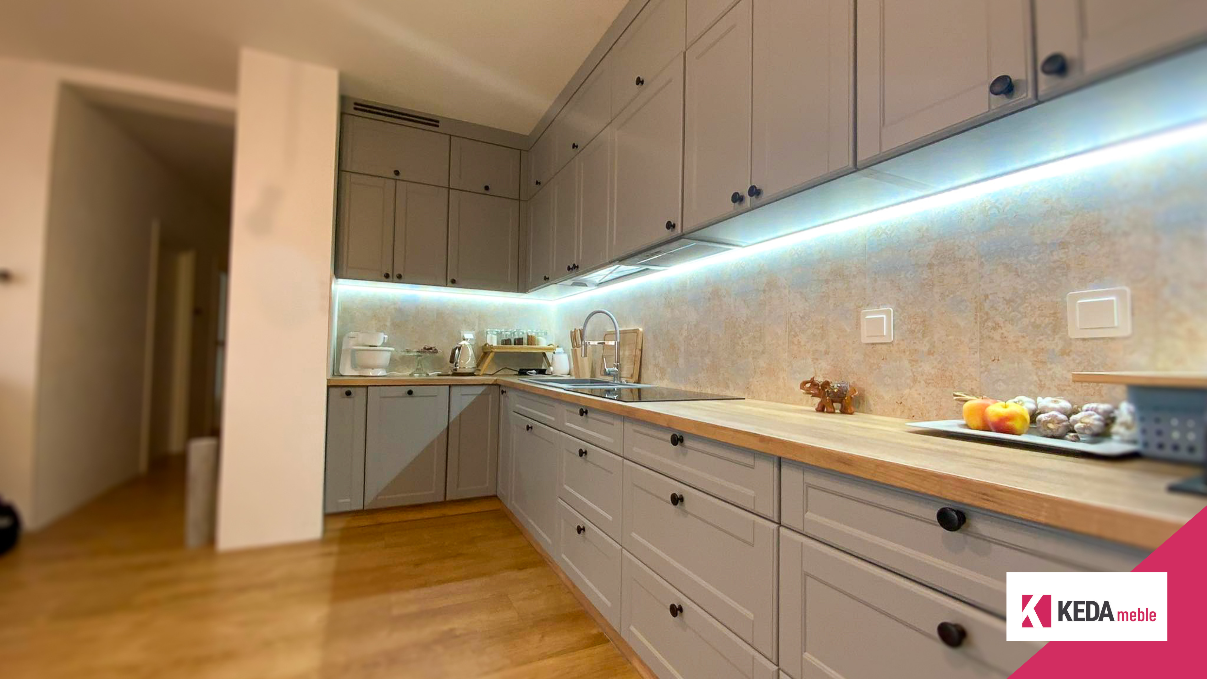 Kuchnia w stylu angielskim z szarością