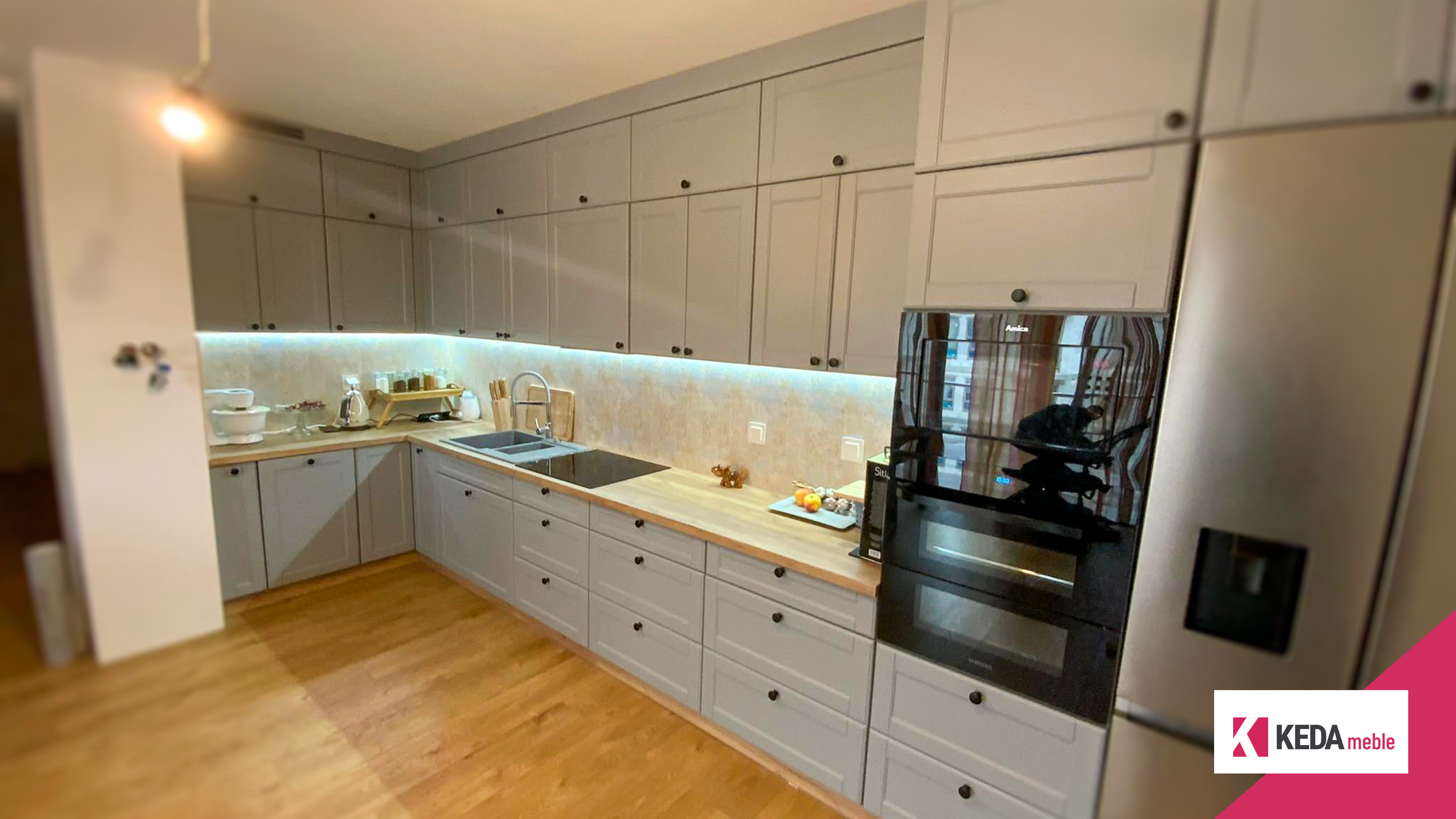 Kuchnia w stylu angielskim z szarością