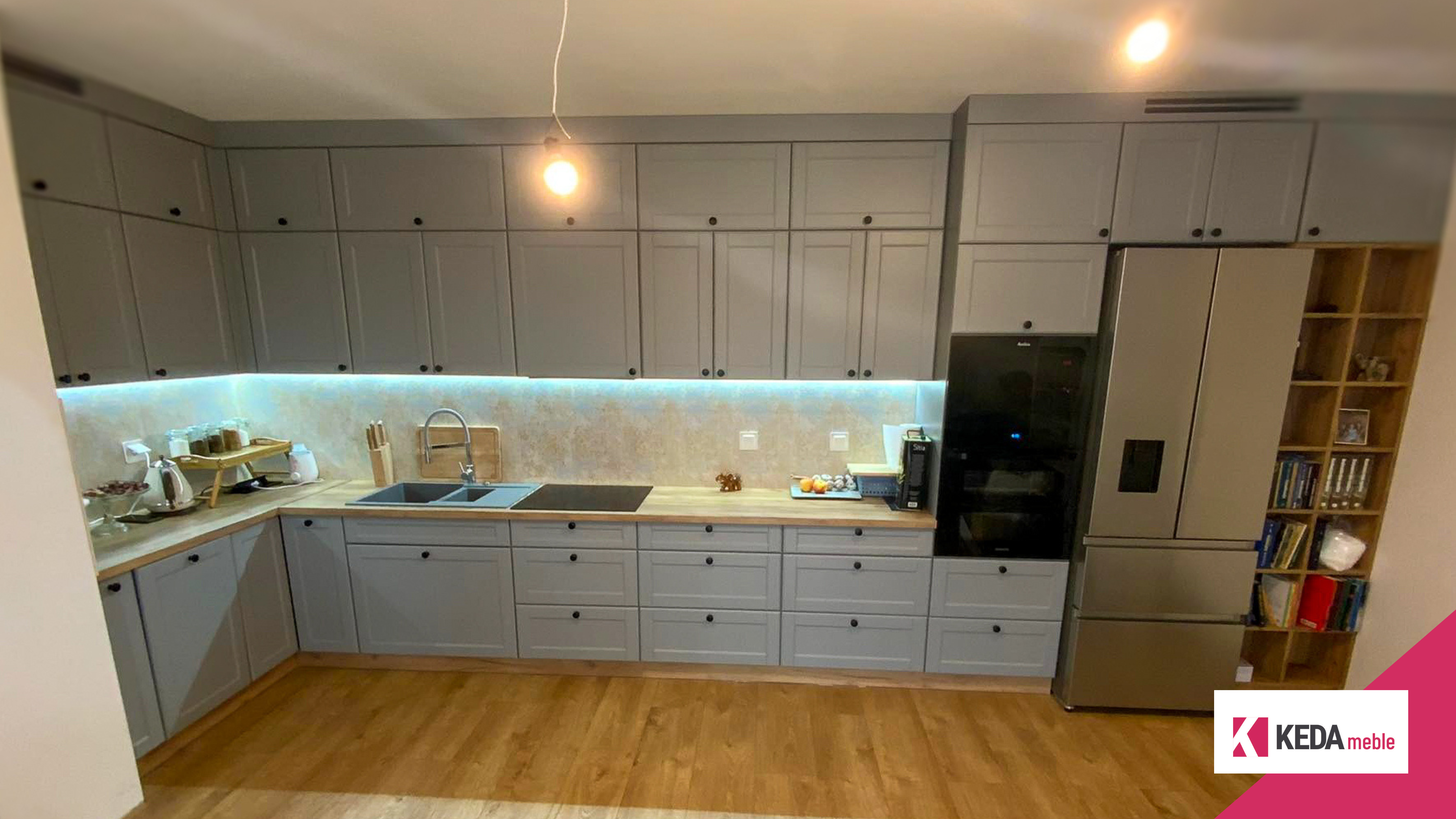 Kuchnia w stylu angielskim z szarością