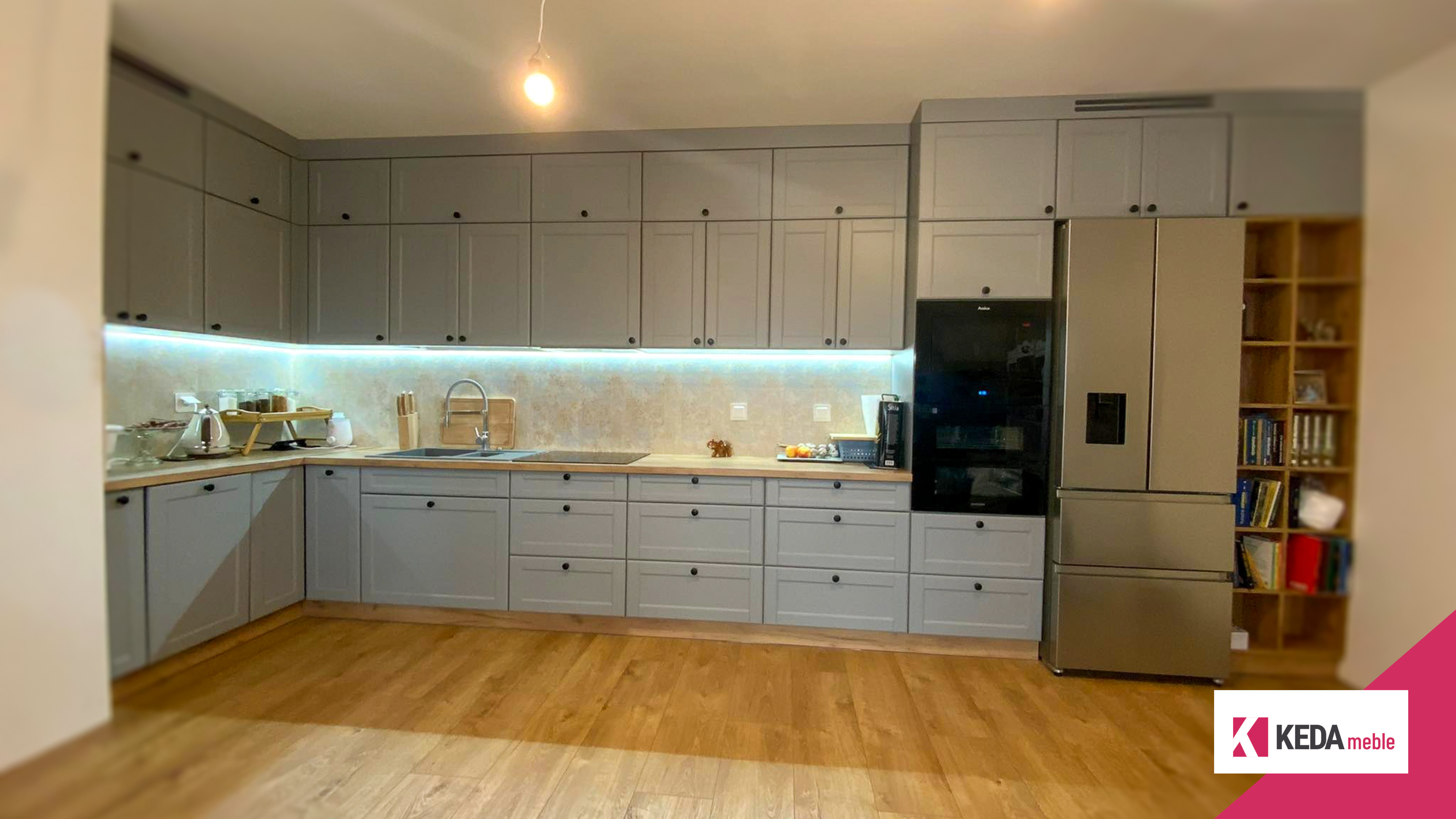 Kuchnia w stylu angielskim z szarością