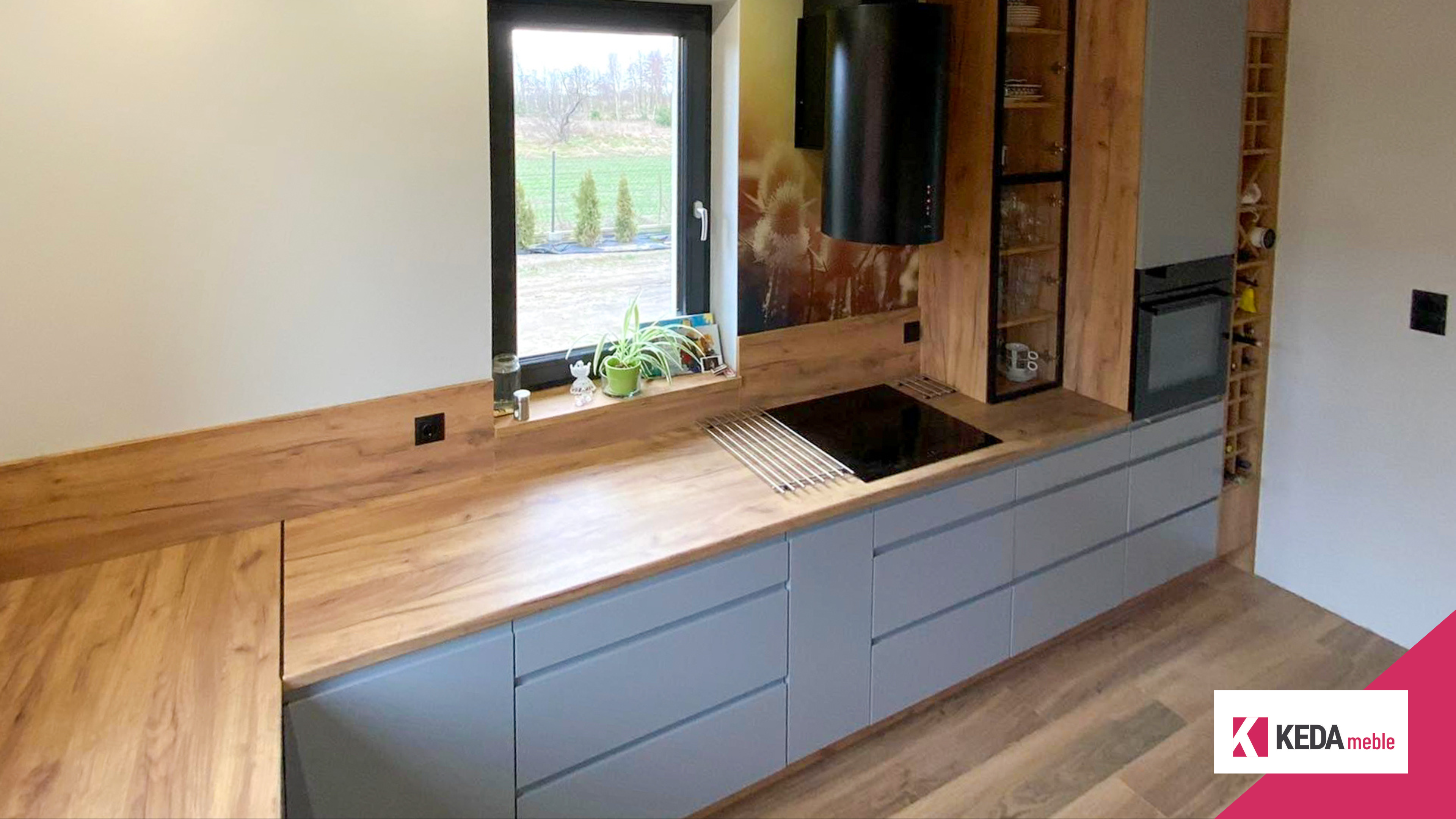 Przestronna kuchnia na wymiar. Zapraszamy do skorzystania z oferty mebli wysokiej jakości, które spełnią wszystkie Twoje oczekiwania. 48 509874775