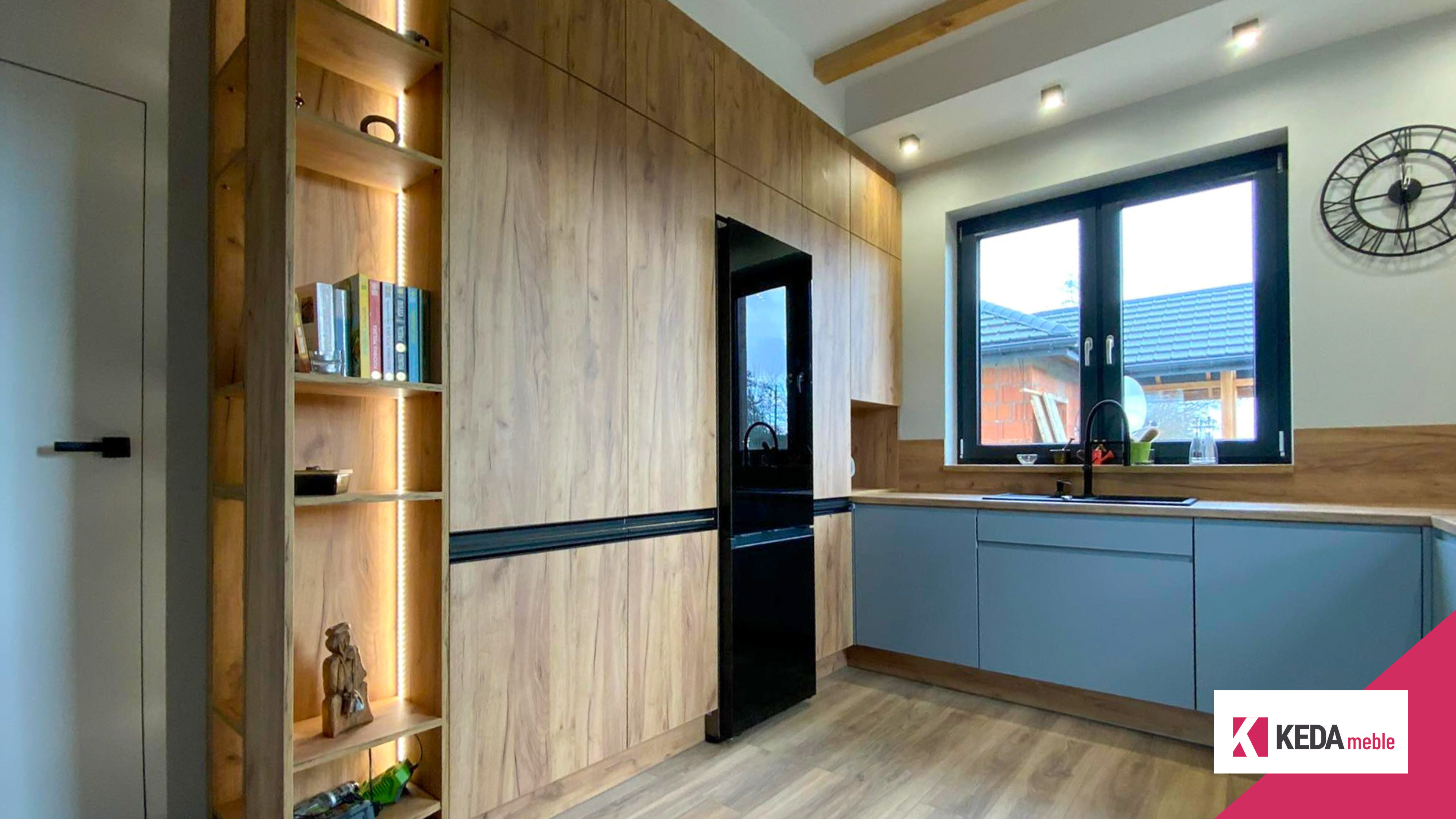 Przestronna kuchnia na wymiar. Zapraszamy do skorzystania z oferty mebli wysokiej jakości, które spełnią wszystkie Twoje oczekiwania. 48 509874775