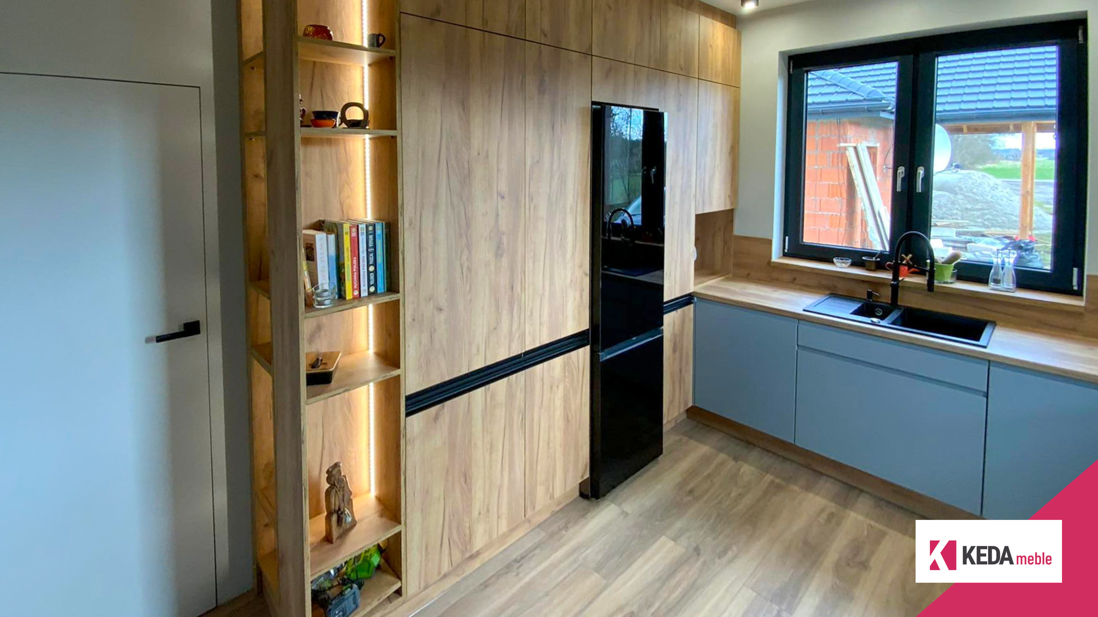 Przestronna kuchnia na wymiar. Zapraszamy do skorzystania z oferty mebli wysokiej jakości, które spełnią wszystkie Twoje oczekiwania. 48 509874775