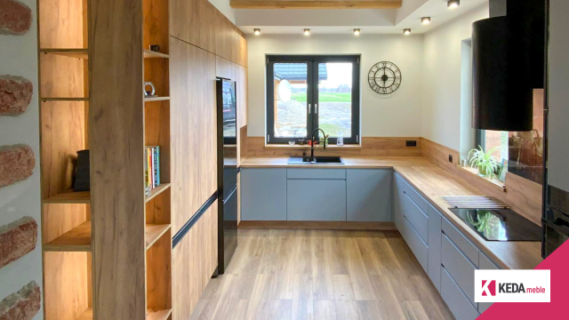 Zdjęcie przedstawiające elegancką kuchnię na wymiar stworzoną przez Meble na Wymiar Radomsko - Keda Meble, ukazujące doskonałość i precyzję wykonania