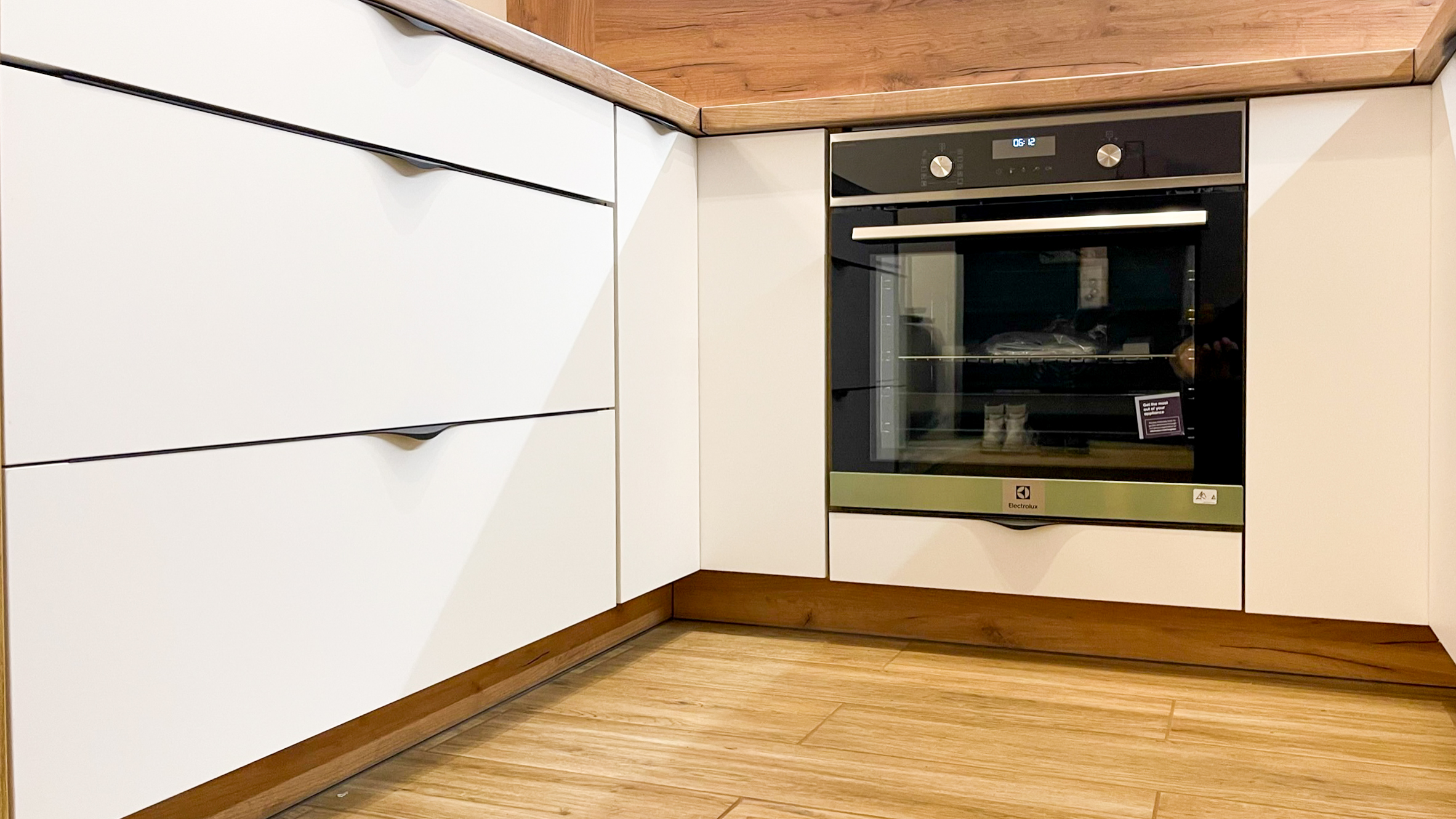 Nowoczesna kuchnia z meblami na wymiar od Keda Meble