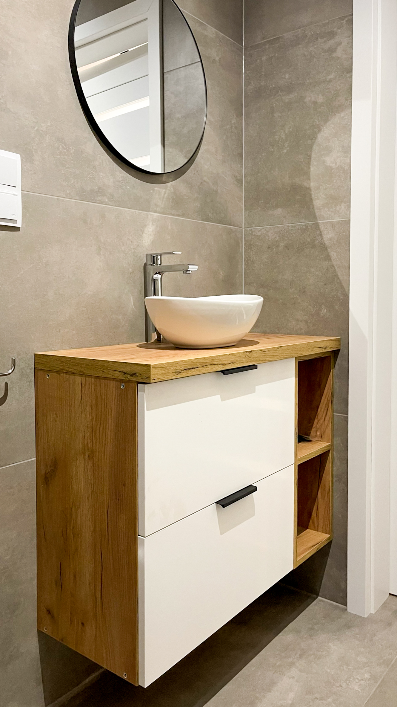 Odporna na wilgoć łazienka z meblami od Keda Meble