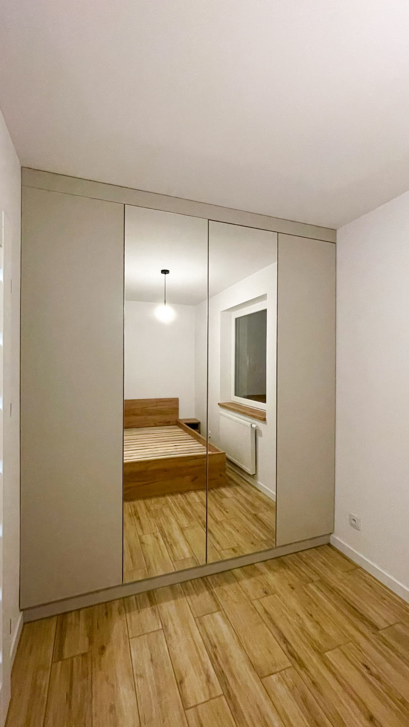 Funkcjonalna garderoba na wymiar od Keda Meble