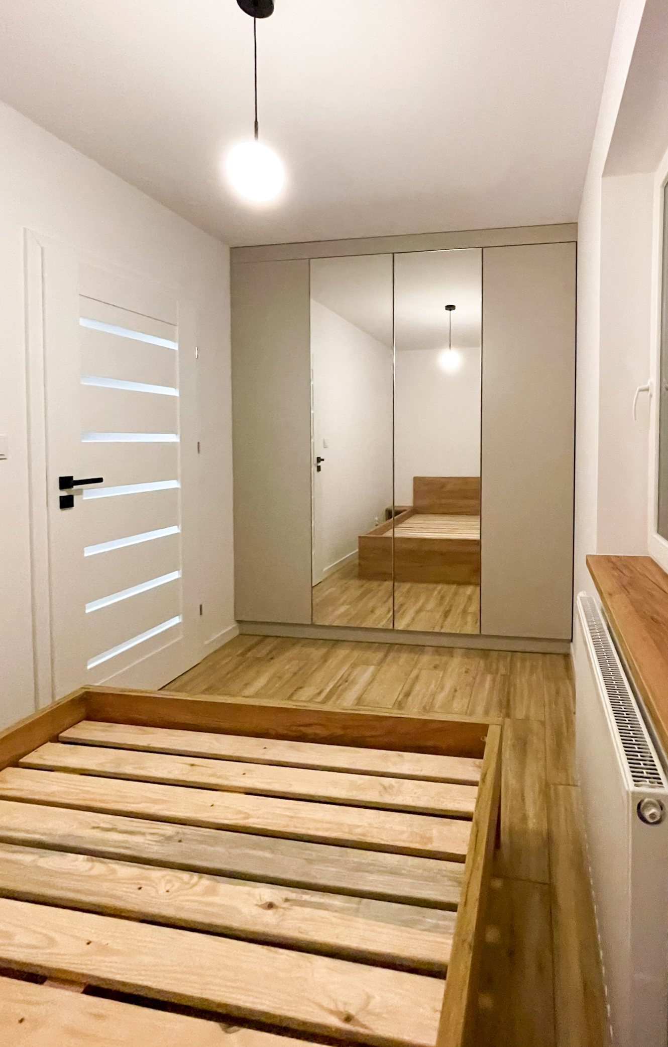 Stelaż łóżka na wymiar od Keda Meble w sypialni