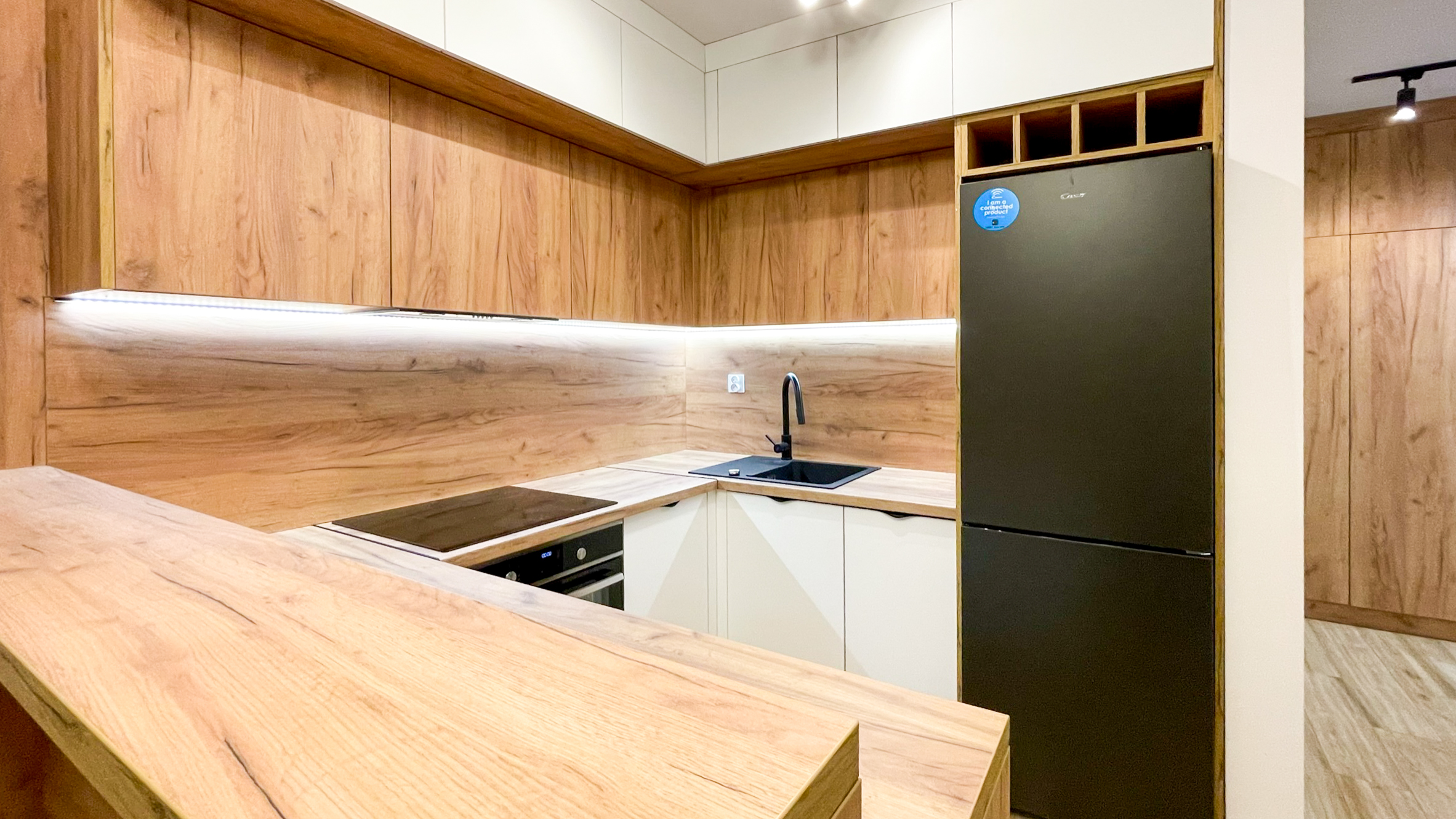 Nowoczesna kuchnia z meblami na wymiar od Keda Meble