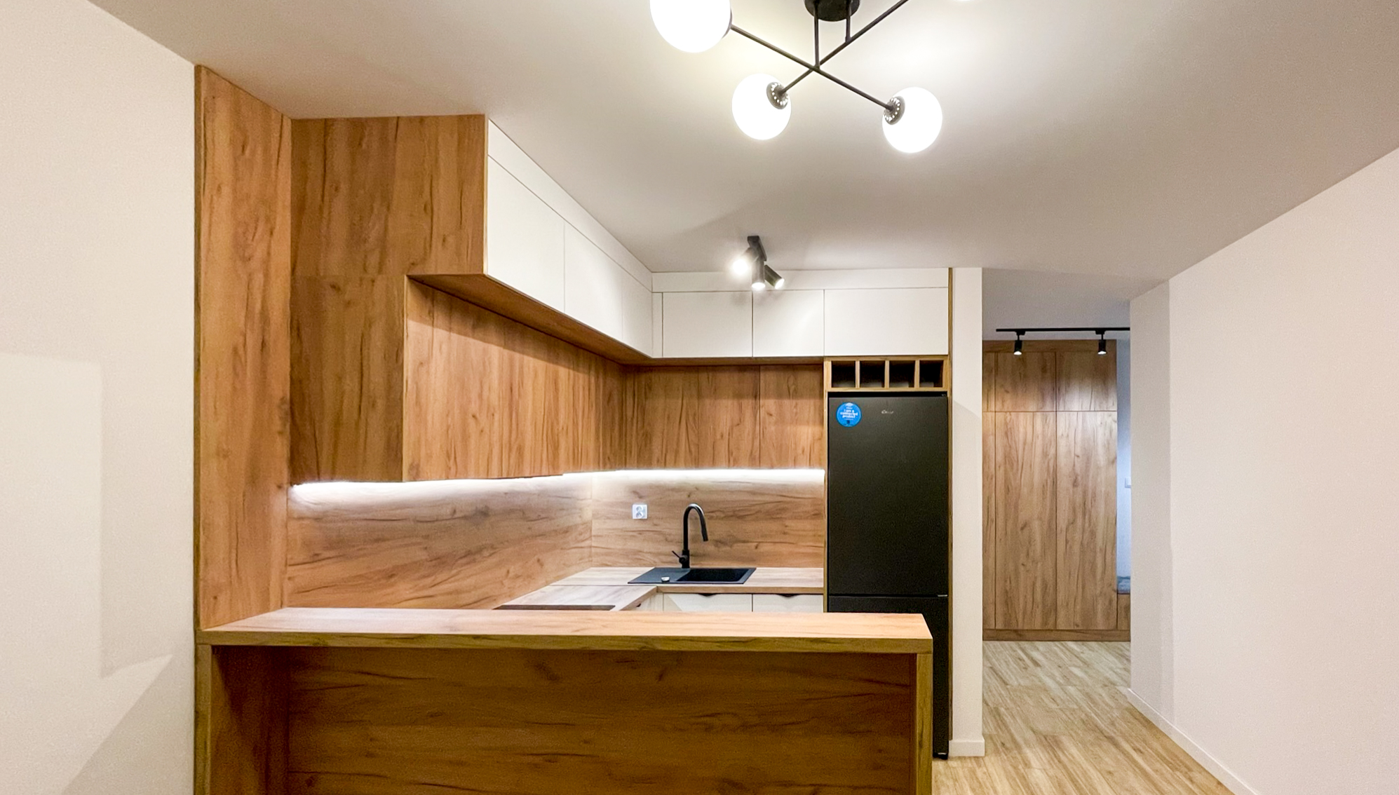 Nowoczesna kuchnia z meblami na wymiar od Keda Meble