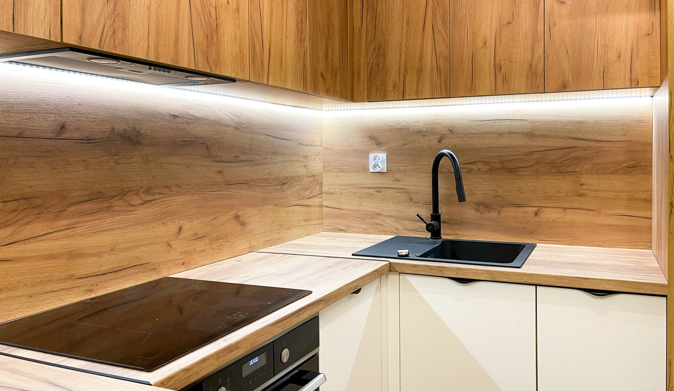 Nowoczesna kuchnia z meblami na wymiar od Keda Meble