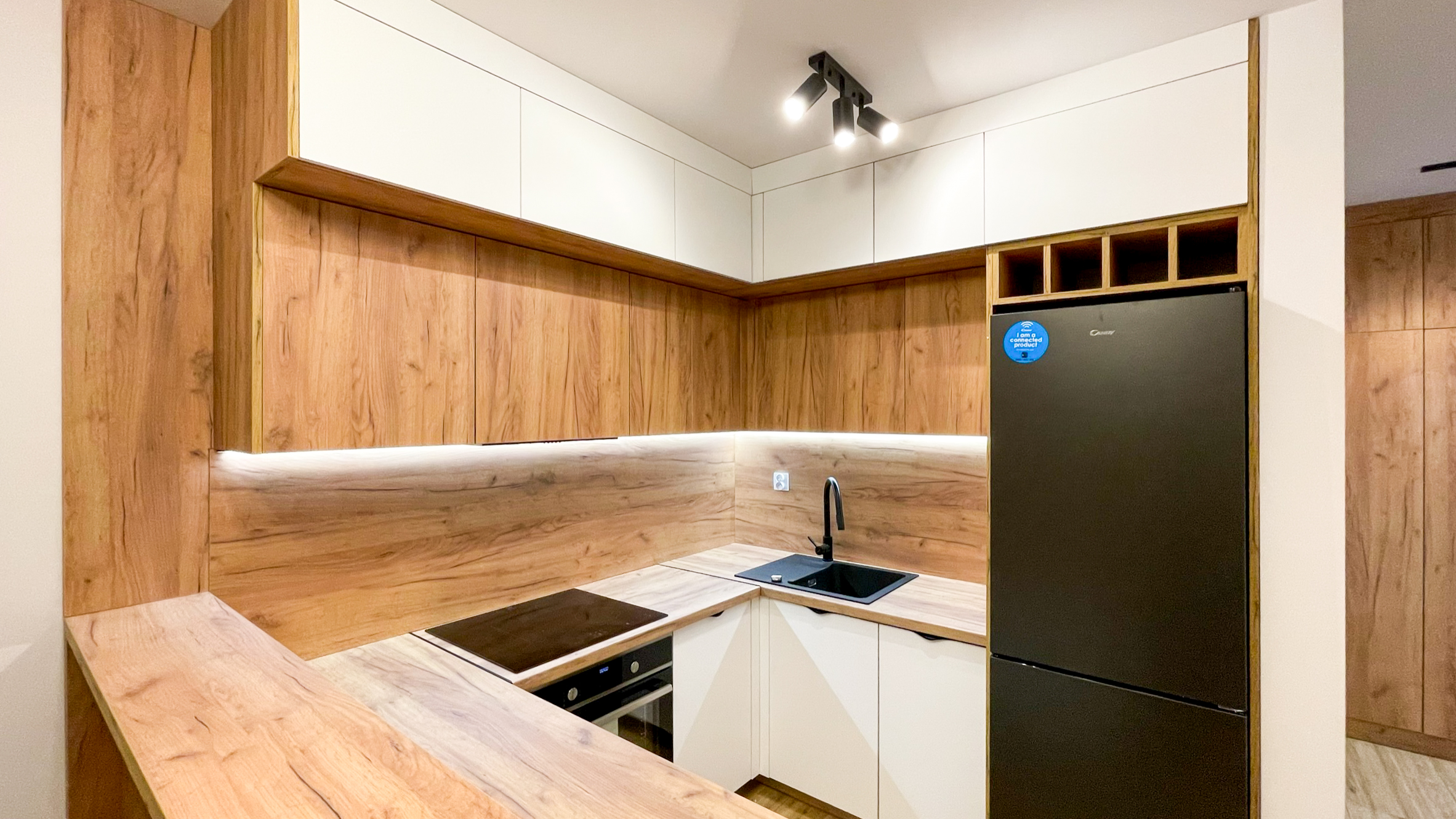 Nowoczesna kuchnia z meblami na wymiar od Keda Meble