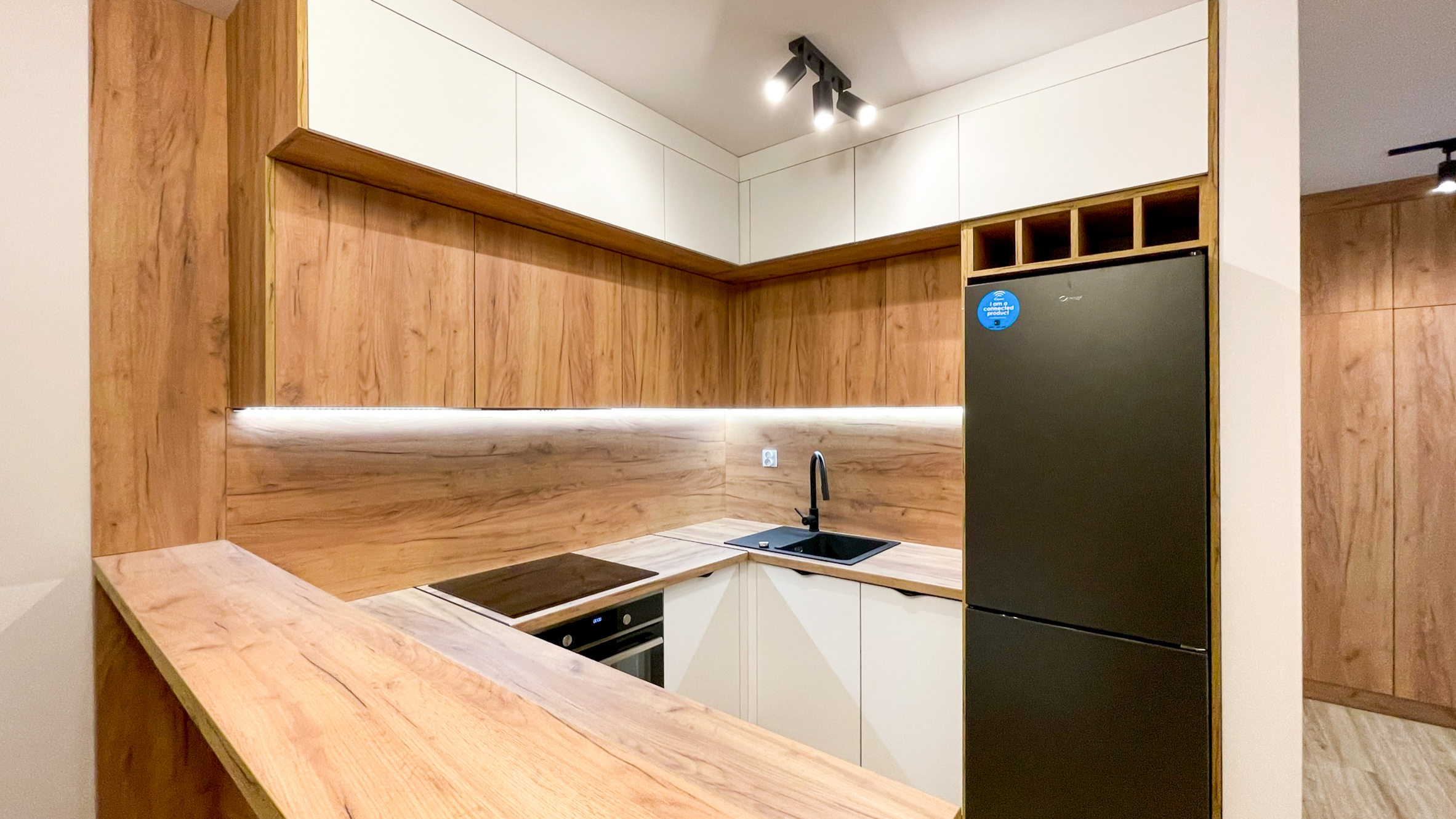 Nowoczesna kuchnia z meblami na wymiar od Keda Meble